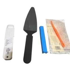Lot Of 4 Pampered Chef Items Citrus Peeler Pie Server Measuring Spoon Chip Clip‎